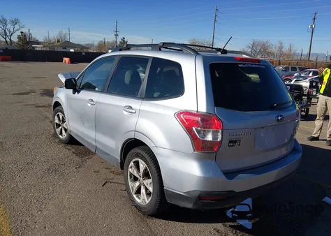 2015 Subaru Forester 2.5I Premium из США, поврежденный, VIN JF2SJADC7FH840739